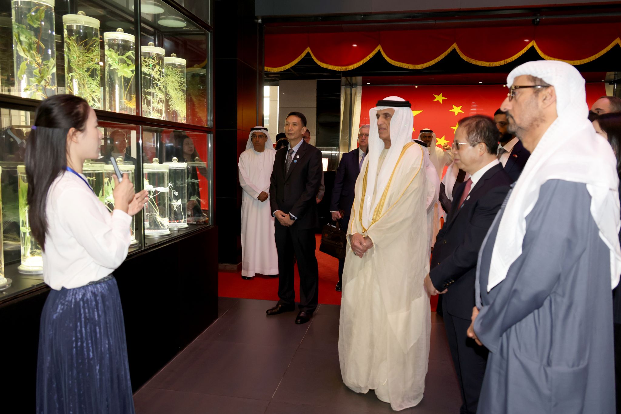 阿联酋联邦最高委员会成员、哈伊马角酋长访问ac米兰官网中文网站