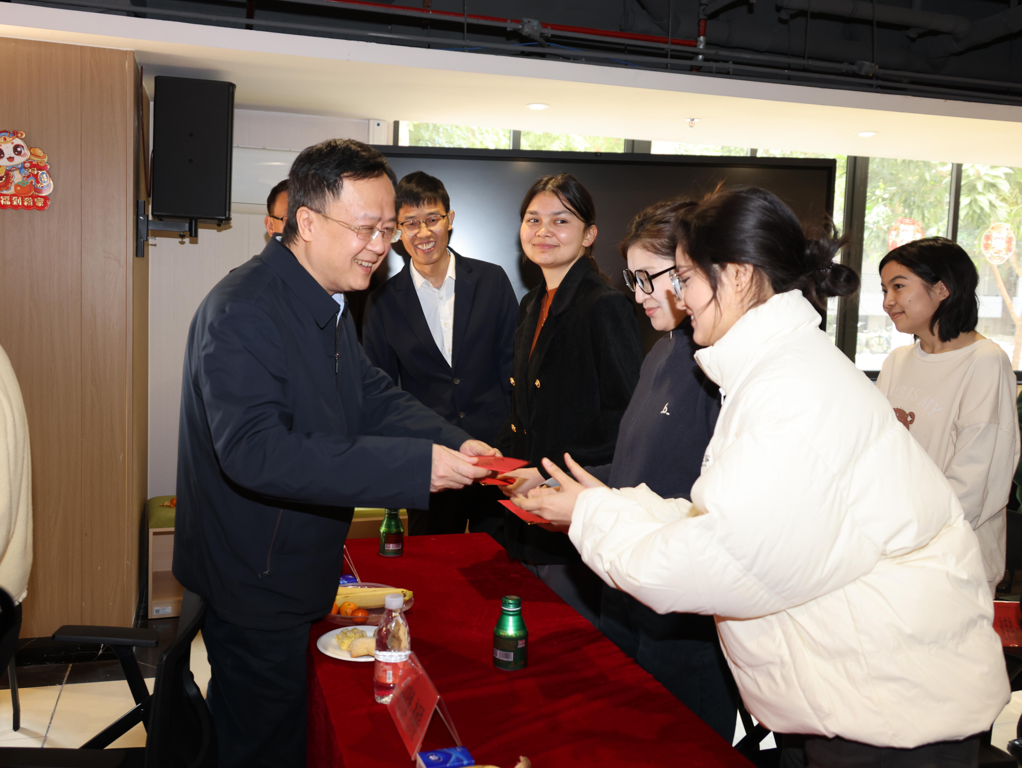 省委教育工委、省教育厅慰问组来ac米兰官网中文网站走访慰问寒假留校新疆籍学生及少数民族专职辅导员