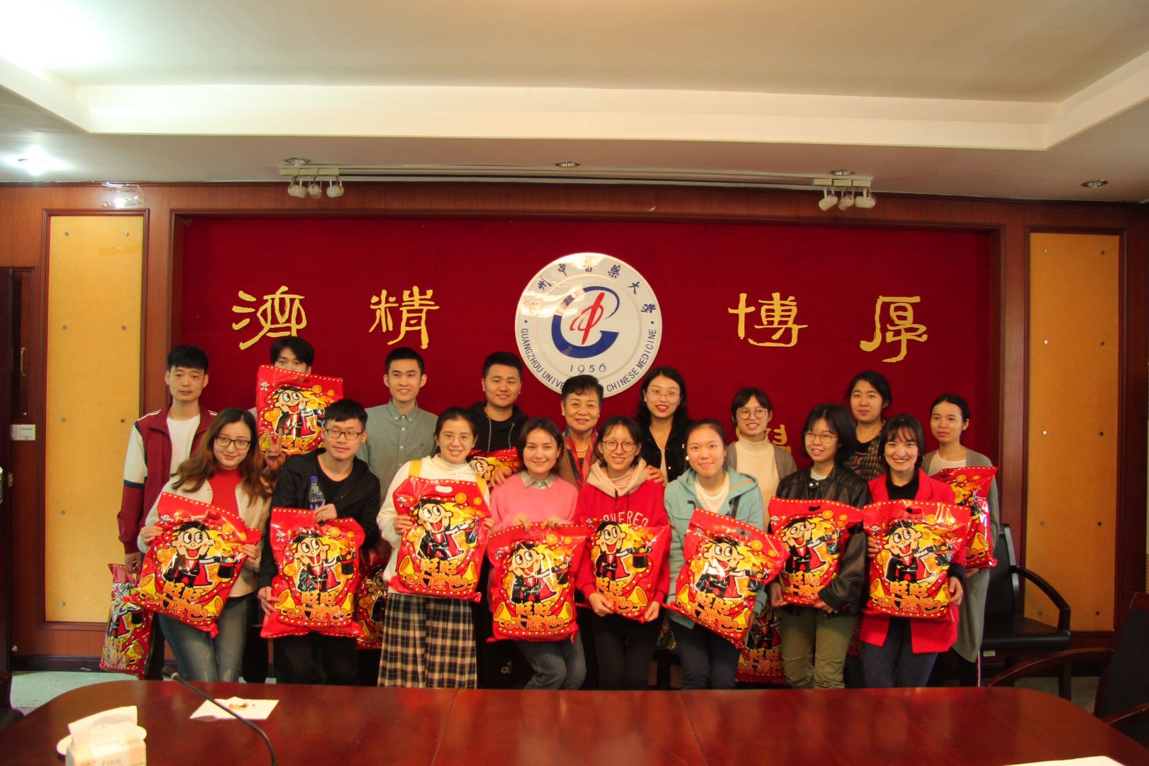 ​  过年啦！学校领导走访慰问春节留校学生